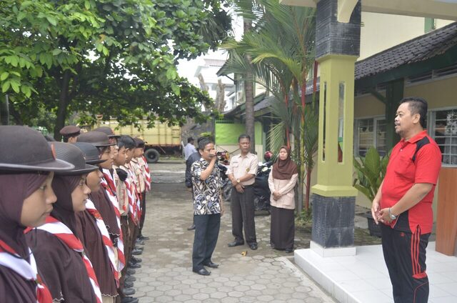 Kepala Madrasah Lepas Kontingen Kemah Bersama