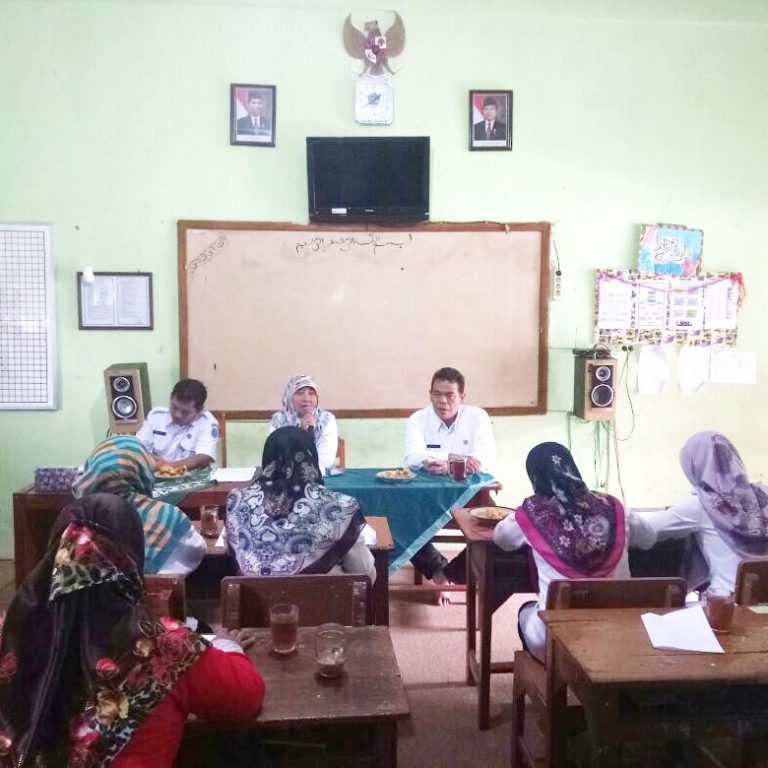 Rapat Pembinaan Walikelas Dalam Rangka Mewujudkan Siswa Yang Berprestasi Dan Berakhalak Baik.