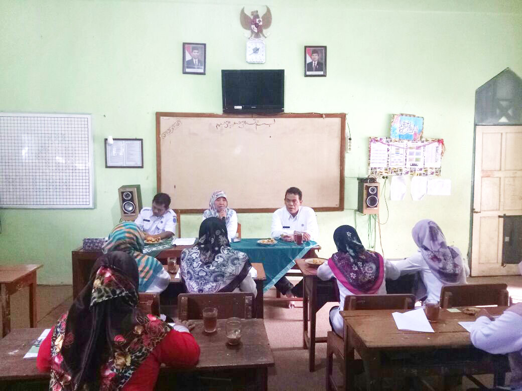 Rapat Pembinaan Walikelas Dalam Rangka Mewujudkan Siswa Yang Berprestasi Dan Berakhalak Baik.