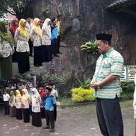 Amanat Kepala Madrasah dalam Apel pagi Staf Tata Usaha