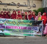 Dharma Wanita MTsN Slawi Kunjungi Daarut Tauhid