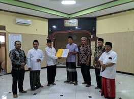 Baznas Serahkan Dana Bantuan Rehabilitasi Rumah Tak Layak Huni