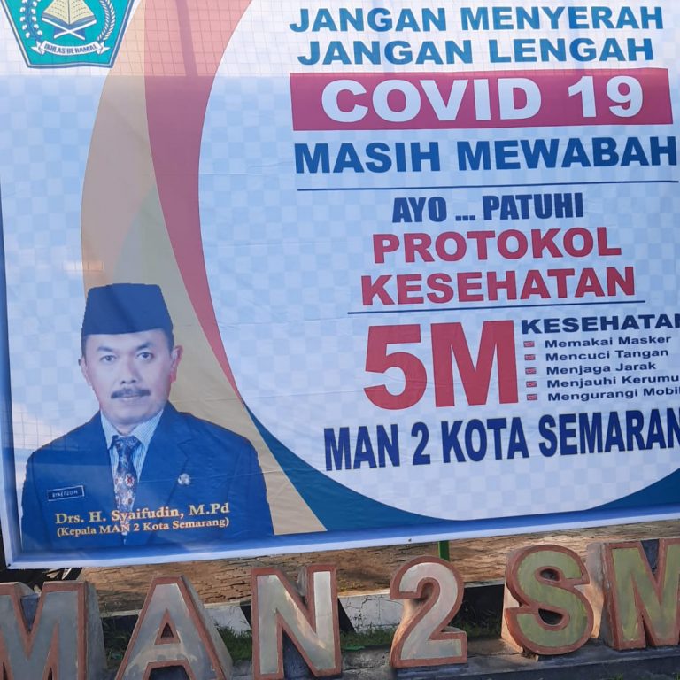 MAN 2 Kota Semarang Pasang Baliho Antisipasi Lonjakan Covid-19 Yang Kedua