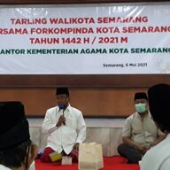 KH. Ulil Albab: Jadilah Orang Yang Dicintai Jangan Mencintai