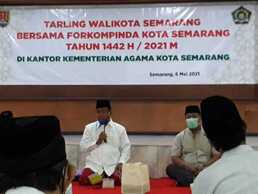 KH. Ulil Albab: Jadilah Orang Yang Dicintai Jangan Mencintai