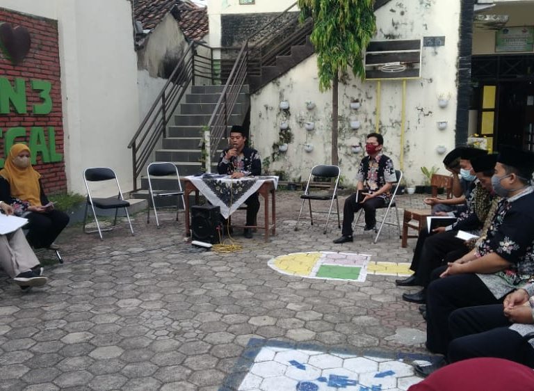 Halal bihalal ala MI Negeri 3 Tegal