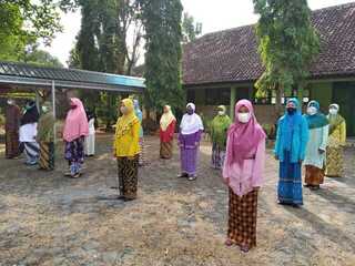 Semarak Upacara  Harkitnas dengan Pakaian Adat