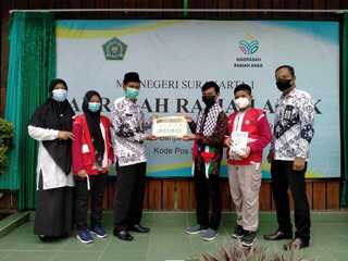 PMR MTsN 1 Surakarta Galang Dana Peduli Palestina