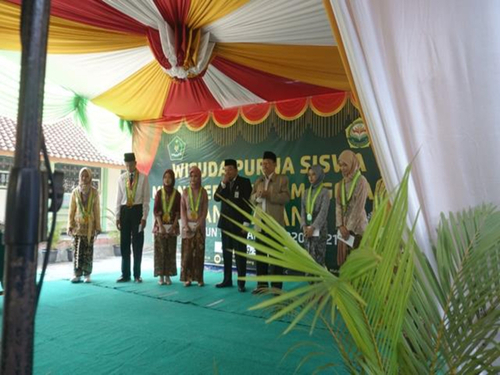 Wisuda Perdana Di Hari Jadi MTsN 2 Kota Magelang