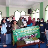 Majelis Taklim Cahaya Berkah Sedekah, Berikan Bantuan Al Quran Untuk LPQ