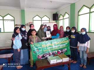 Majelis Taklim Cahaya Berkah Sedekah, Berikan Bantuan Al Quran Untuk LPQ