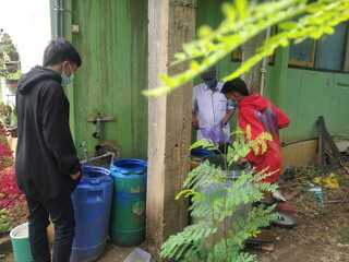 Manfaatkan Tong Sampah untuk Ternak Lele