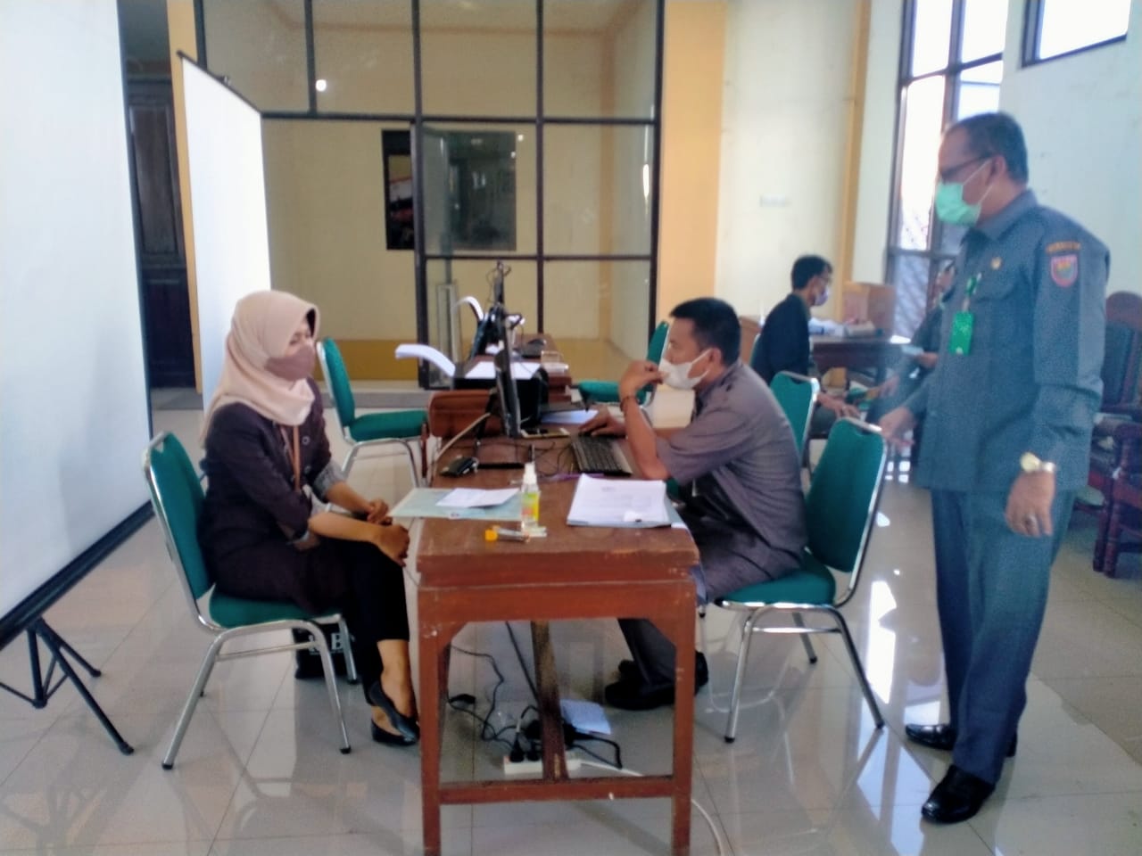 Bagian PHU Kanwil Kemenag Provinsi Jawa Tengah Layani Pelimpahan Nomor Porsi Calon Jamaah Haji Di Aula Kemenag Kab. Batang.