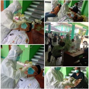 Pegawai Kemenag Kabupaten Pati menjalani Tes Rapid Antigen secara massal.