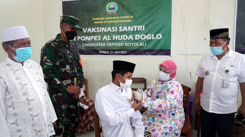 Program Serbuan Vaksin Covid 19 oleh TNI di Pondok Pesantren Al Huda Doglo Boyolali