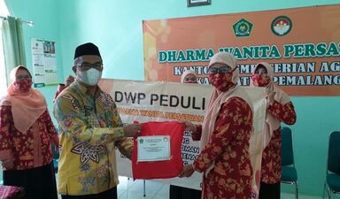 DWP Kankemenag Kab. Pemalang Bantu Masyarakat yang Isoman