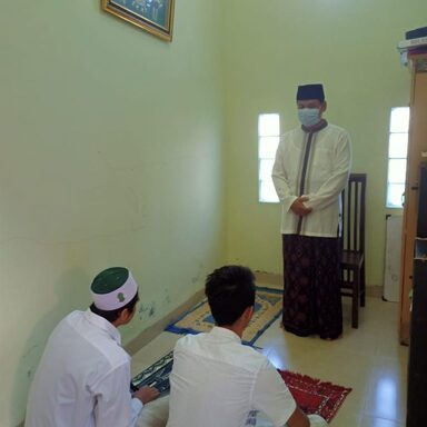 Jajaran ASN Kemenag Wonogiri Tunaikan Salat Idul Adha di Rumah