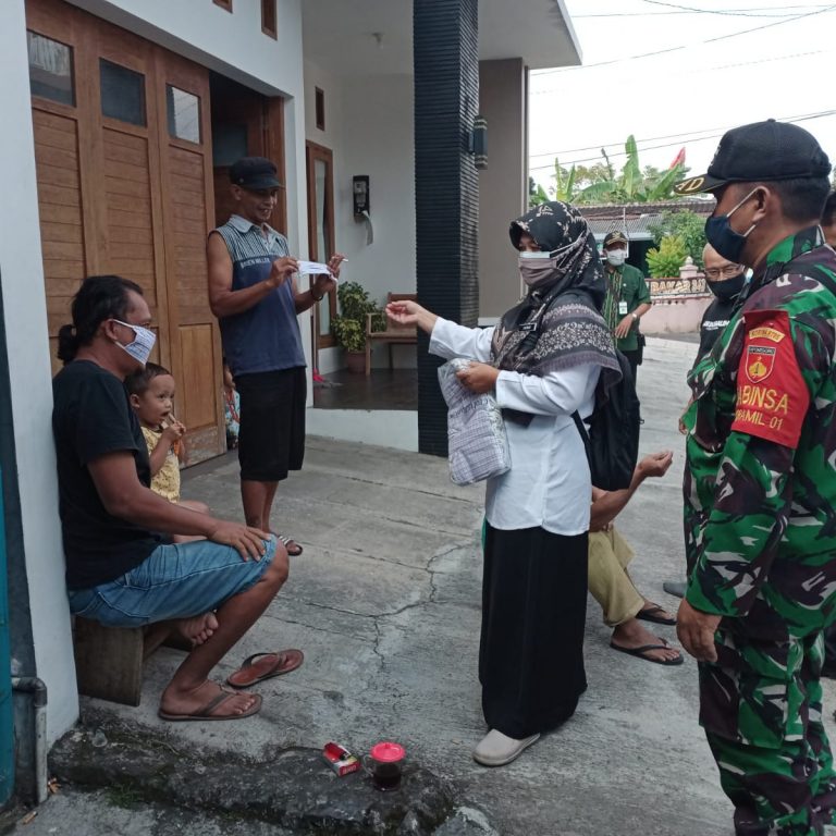 PAI Non PNS Kota Magelang Turut Mengedukasi dan Bagikan Masker Untuk Warga
