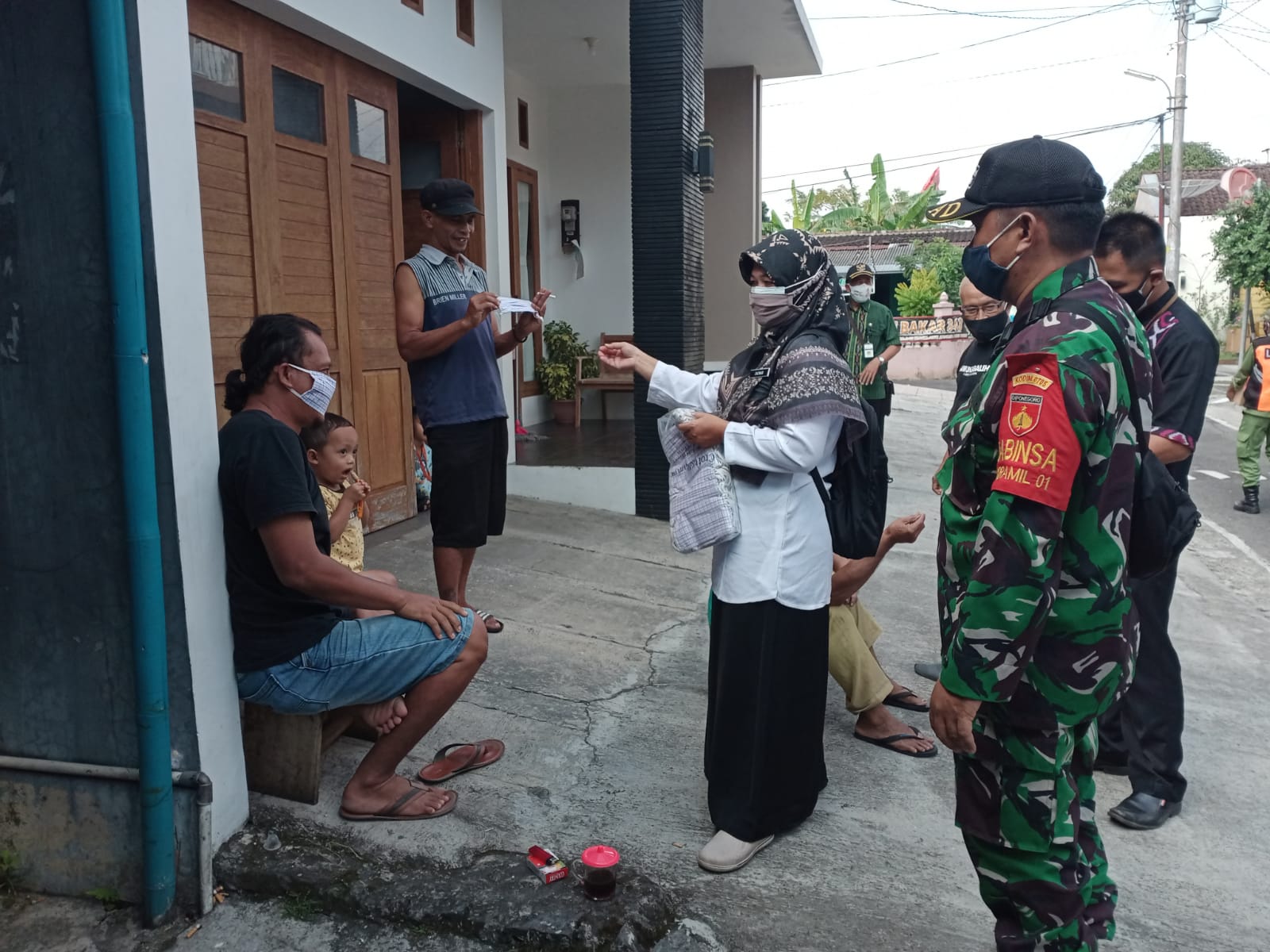PAI Non PNS Kota Magelang Turut Mengedukasi dan Bagikan Masker Untuk Warga