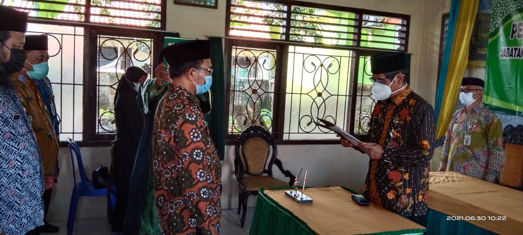 Kakankemenag Kota Pekalongan Lantik Pejabat Fungsional Penghulu