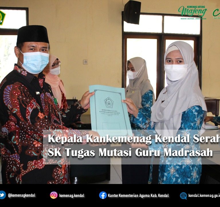 Penyerahan SK Guru Madrasah yang dilepas Kemenag Kendal