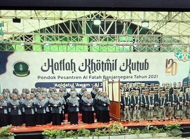 31 Siswa MI Al Fatah Ikuti Haflah Khotmil Quran