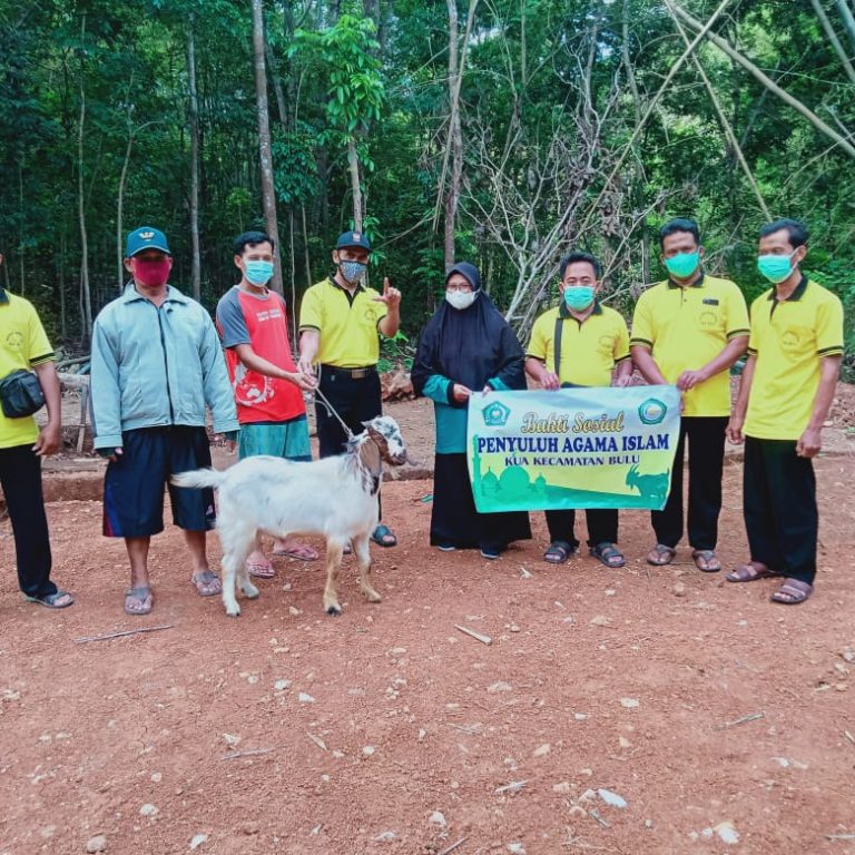 PAIF Bulu Serahkan Hewan Qurban untuk Warga Samin