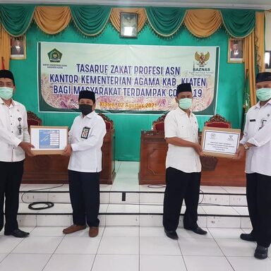 UPZ Kemenag Klaten Bagikan 460 Paket Sembako Untuk Marbot Masjid
