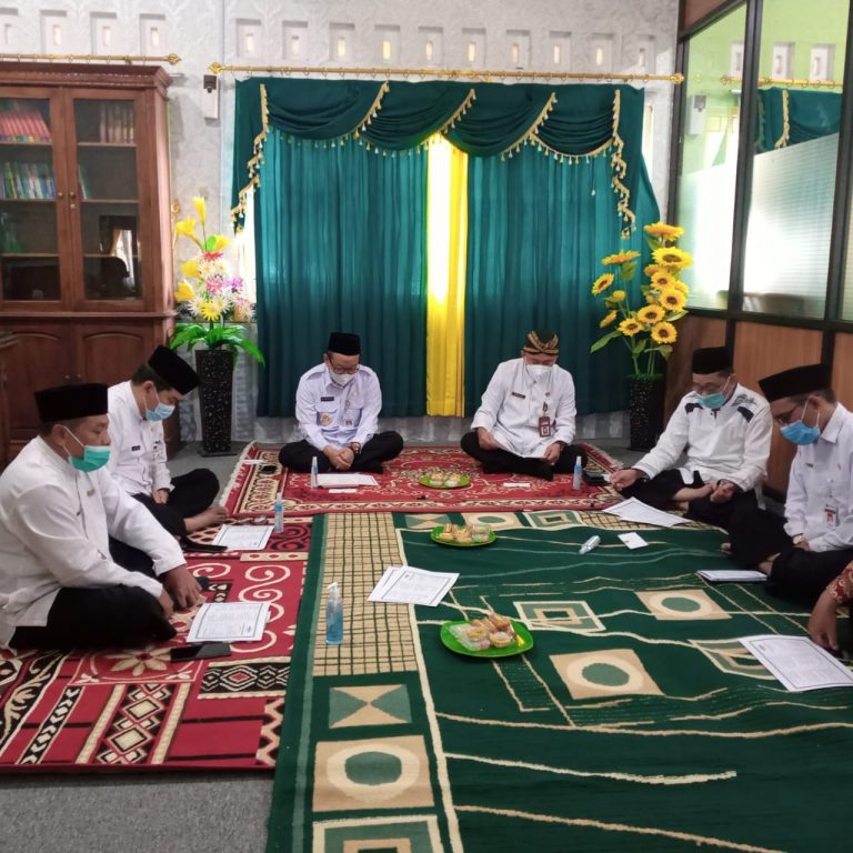 Warga Madrasah Kemenag Demak Gelar Istighosah dan Doa Bersama untuk Keselamatan Bangsa dan Negara