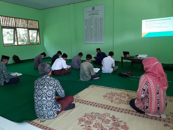 Nur Solichah di Sela-Sela Kegiatan Pembinaan GPAI Binaaanya