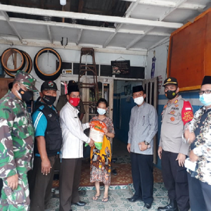 Penyaluran Donasi Di Kel. Pasar Batang
