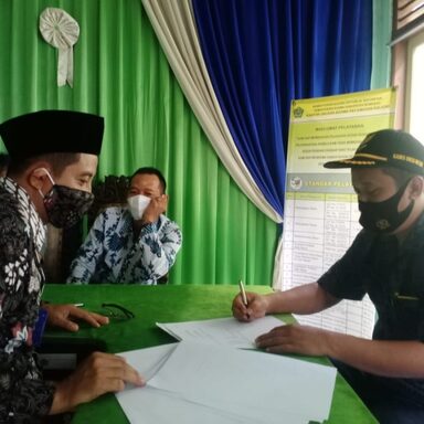 Keluarga Sis Ahman Wakafkan Tanah untuk Masjid
