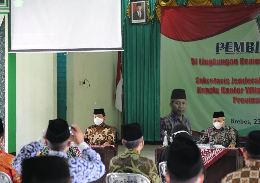 Sekjen Kemenag RI Memberikan Pembinaan Di Brebes