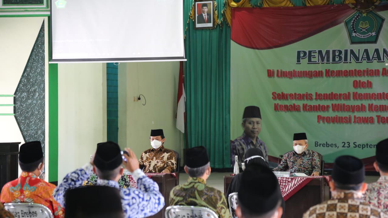 Sekjen Kemenag RI Memberikan Pembinaan di Kementerian Agama Brebes