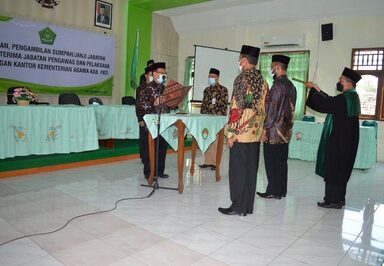 Kepala Kemenag Pati Lantik Dua Pejabat Eselon IV dan V