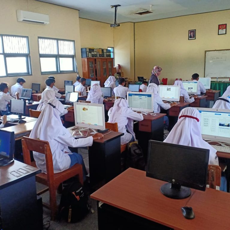 50 Peserta Didik  MAN 2 Brebes Ikuti  ANBK Tahun 2021