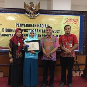 Penerimaan Hadiah Lomba Menulis Artikel Perpustakaan Tingkat Jawa Tengah