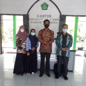 Penyerahan peserta Magang di Kemenag Brebes