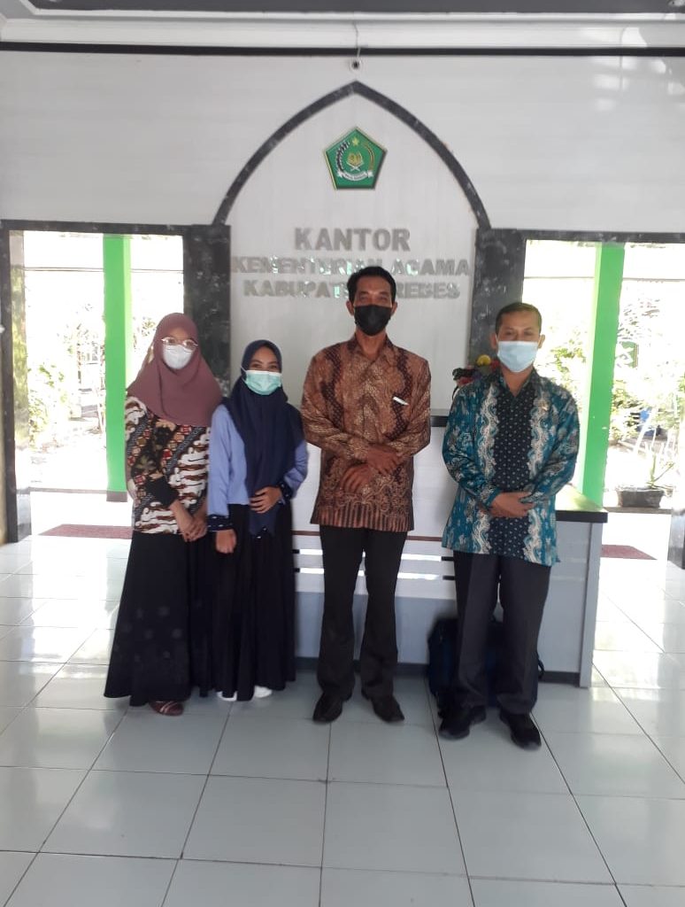 Penyerahan peserta Magang di Kemenag Brebes