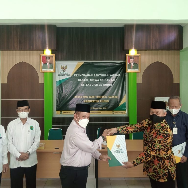 BAZNAS Kudus Salurkan Santunan Yatama 174 Juta Kepada Siswa SD dan Santri Ponpes