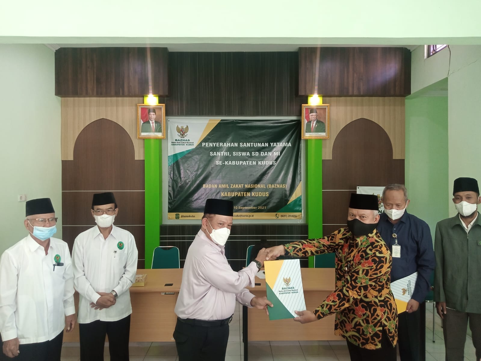 BAZNAS Kudus Salurkan Santunan Yatama 174 Juta Kepada Siswa SD dan Santri Ponpes