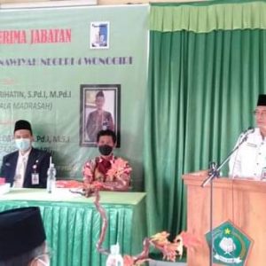 Ka. Kankemenag Wopnogiri, H. Cahyo Sukmana memberikan sambutan dalam acara serah terima kepala MTsN 5 Wonogiri