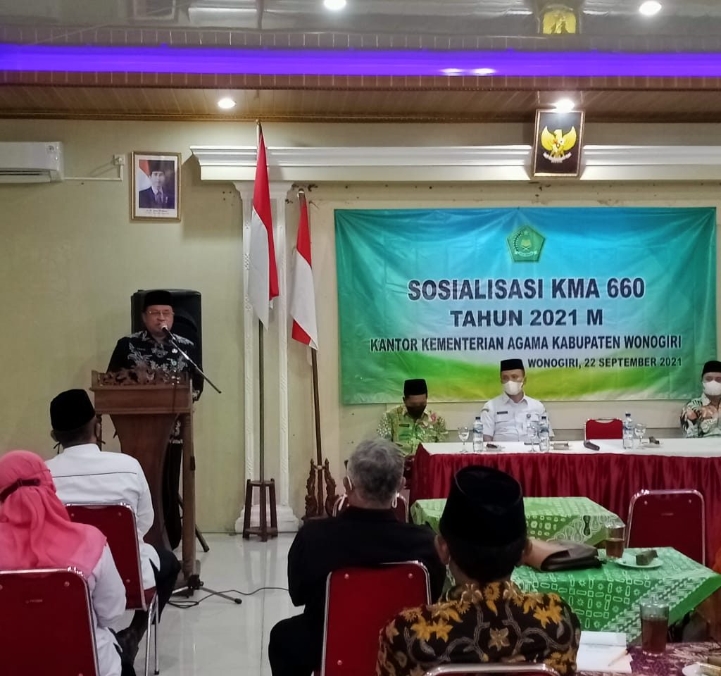 Ka. kankemenag Wonogiri, H. Cahyo Sukmana ketika memberikan sambutan dalam acara sosialisasi KMA 660 Tahun 2021