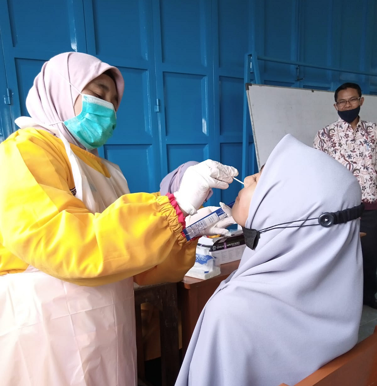 Evaluasi Belajar Tatap Muka, MTs Muhammadiyah Wanayasa lakukan Tes Swab Anti Gen