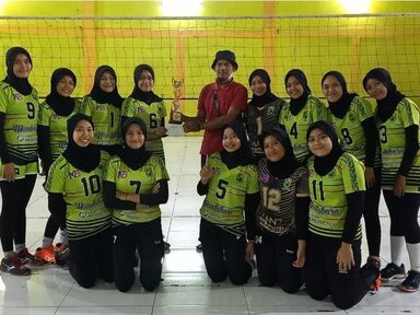 Kalahkan Voka, Tim Voli Putri MAN 2 Banjarnegara Raih Juara
