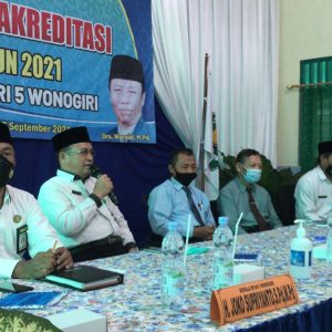 Ka. Kankemenag Wonogiri, Cahyo Sukmana ketika memberikan sambutan dalam acara visitasi akreditasi di MTsN 5 Wonogiri