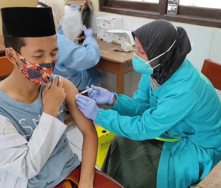 Sebanyak 800 Santri Tervaksinasi, Gercep Tekan Sebaran Covid