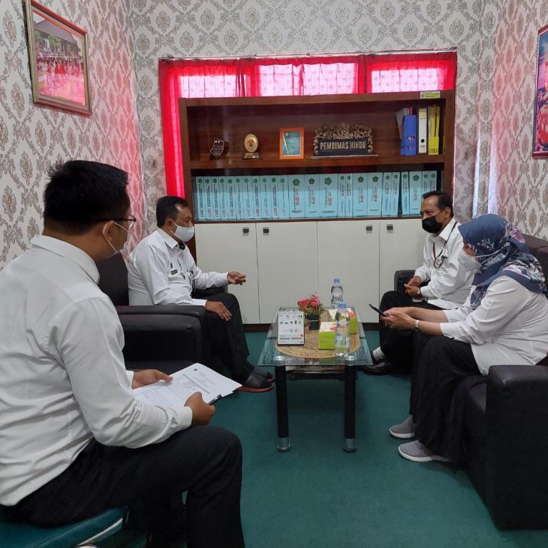 Pembimas Hindu menyambut kedatangan Tim Monitoring CPNS dari BDK Semarang
