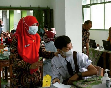 Ratusan Siswa MTsN 1 Klaten Ikuti Vaksinasi Tahap 1