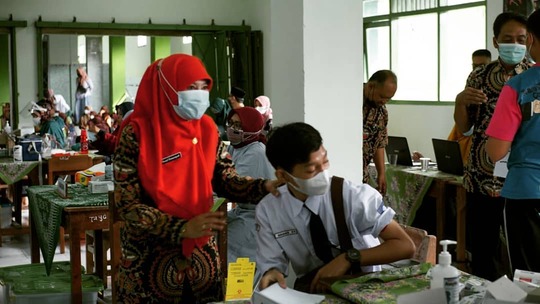 Ratusan Siswa MTsN 1 Klaten Ikuti Vaksinasi Tahap 1